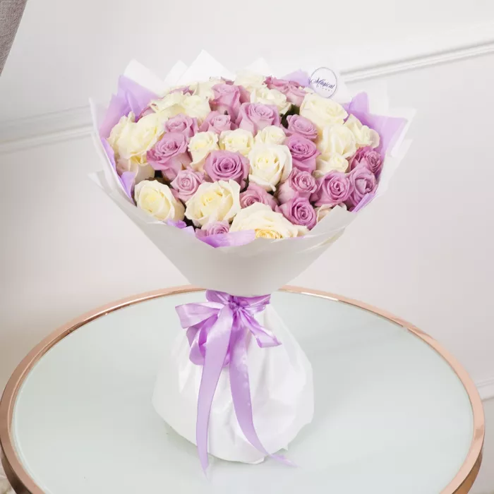 51 сиреневая и белая роза