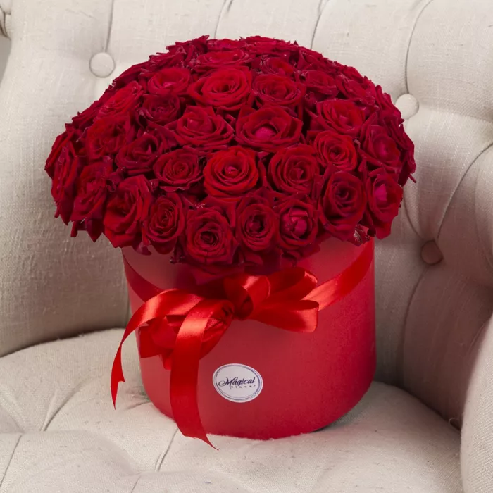 51 красная роза в шляпной коробке