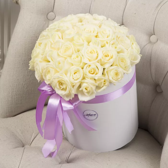 51 белая роза в шляпной коробке