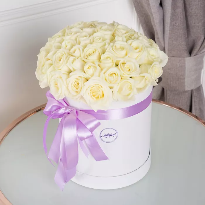 51 белая роза в шляпной коробке