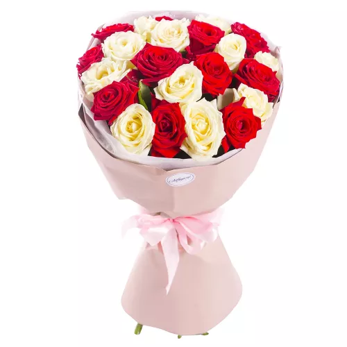 Недорогой букет из 21 разноцветной розы 60 см