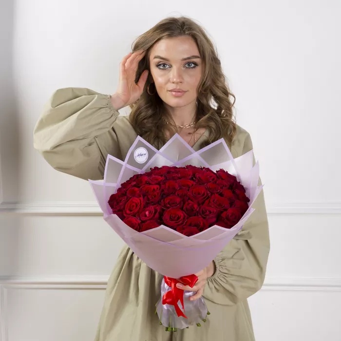 Букет из 51 красной розы в пленке