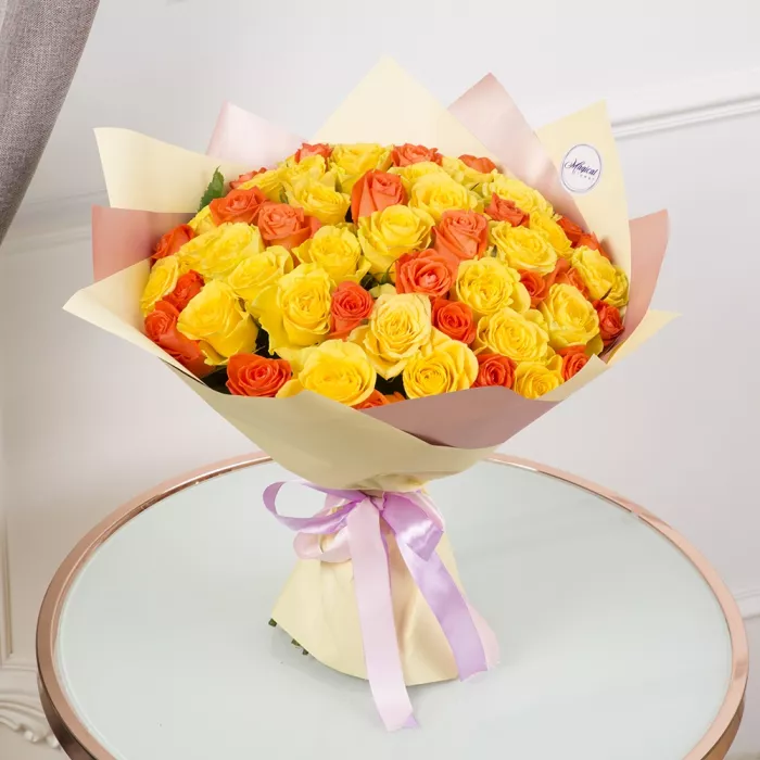Букет из 51 желтой и оранжевой розы