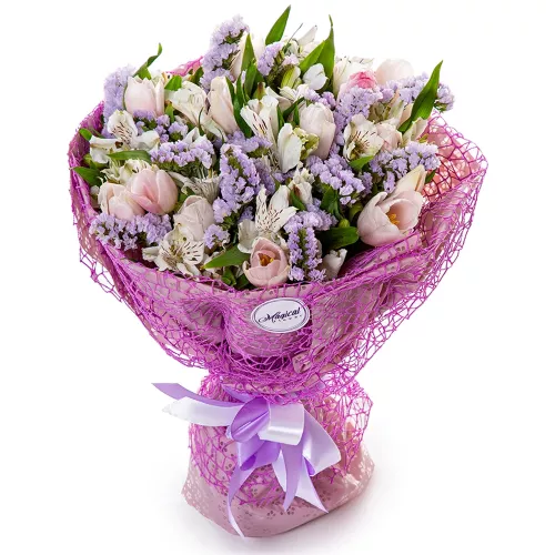Сборный букет цветов с тюльпанами, альстромерией и статицей