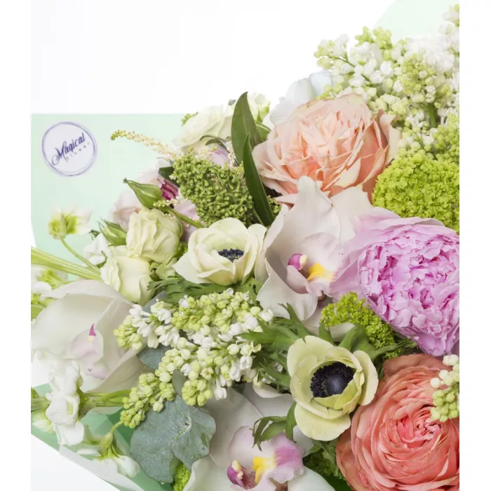 Букет с пионами и маттиолой Букет с пионами и маттиолой