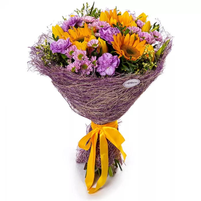 Букет с подсолнухом и тюльпанами