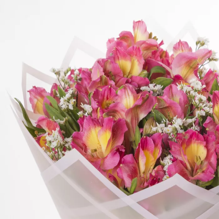 Букет из альстромерий и лимониума