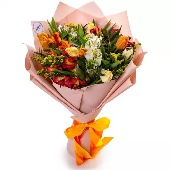 Букет с тюльпанами и альстромериями