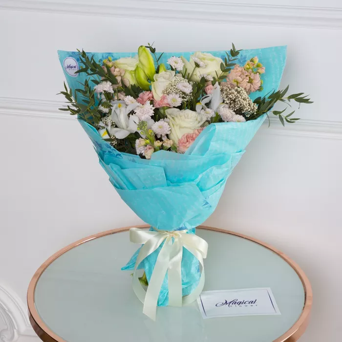 Букет с пионовидной розой и гиппеаструмом Букет с пионовидной розой и гиппеаструмом