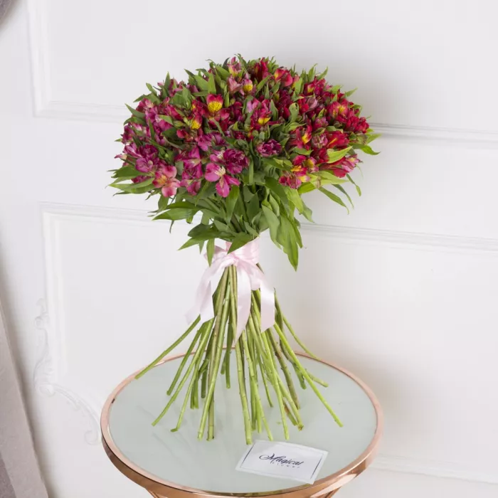 Букет из 35 розовых альстромерий