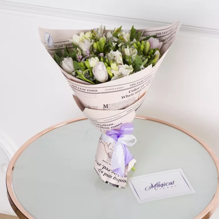 Букет из тюльпанов, фрезии и альстромерии