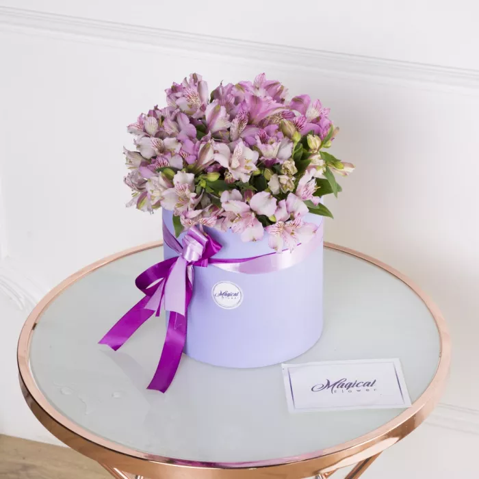 15 альстромерий в шляпной коробке