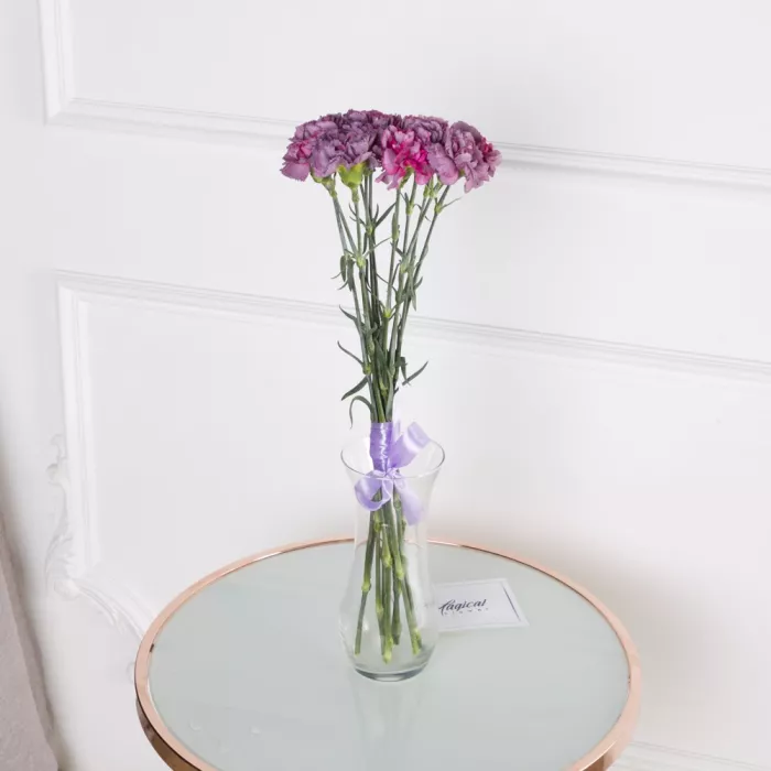 11 фиолетовых гвоздик