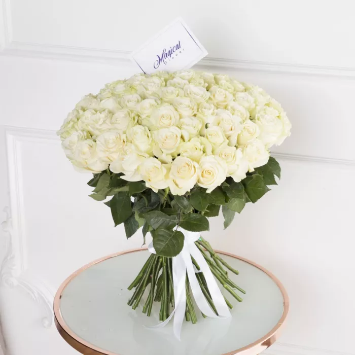 75 белых роз Эквадор 70 см