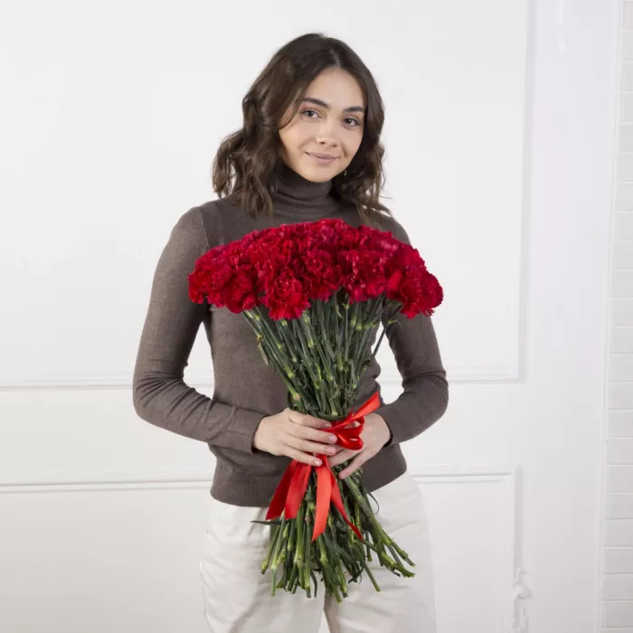 51 красная гвоздика