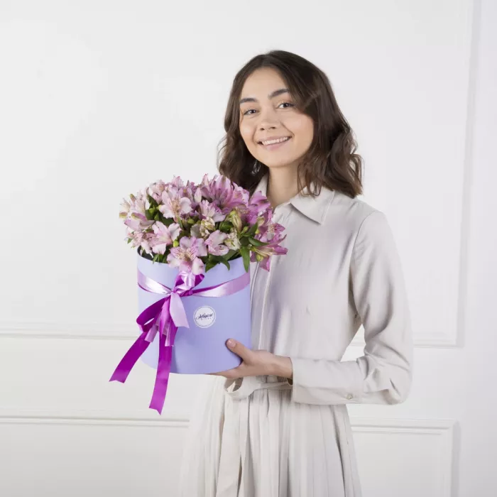 15 альстромерий в шляпной коробке