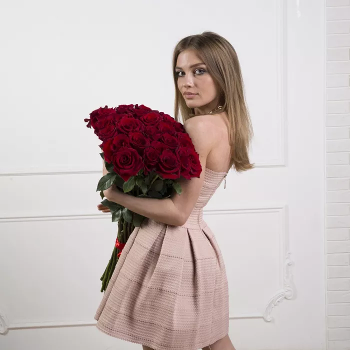 25 красных роз Эквадор 70 см