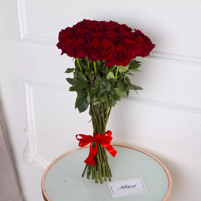 25 красных роз Эквадор 70 см