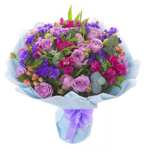 Цветы на день рождения из роз, альстромерий и эвкалипта