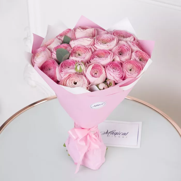 Букет 21 розового ранункулюса