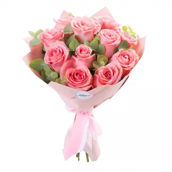 Букет из 11 розовых роз с эвкалиптом