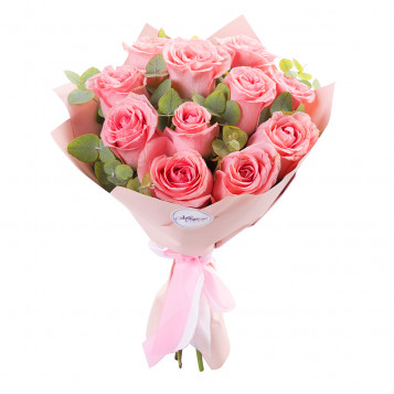 Букет из 11 розовых роз с эвкалиптом