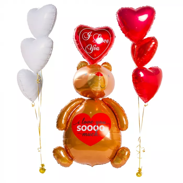 Композиция с большим мишкой и сердцами
