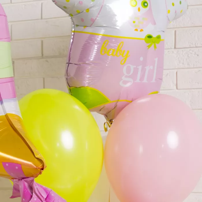 Композиция шаров на выписку девочки