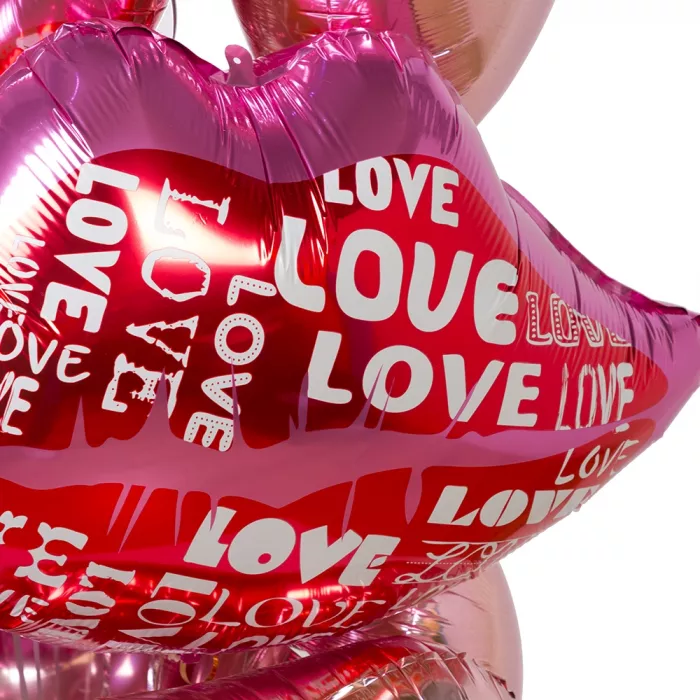 Облако шаров-сердец с губами розовое золото