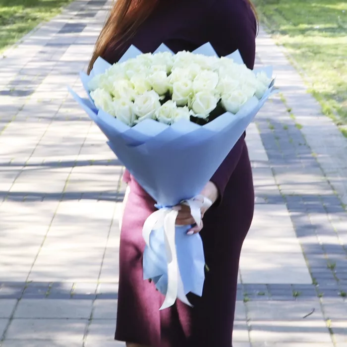 51 белая роза premium 50 см