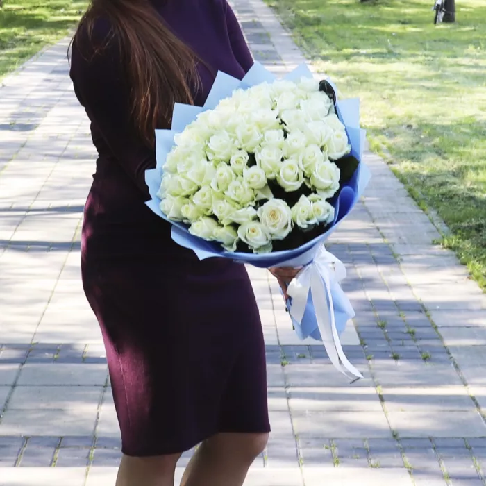 51 белая роза premium 50 см