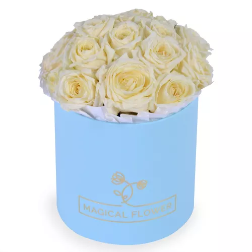 Букет на День матери из 15 белых роз в голубой шляпной коробке