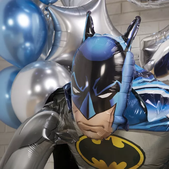 Композиция шаров с фигурой Бэтмена