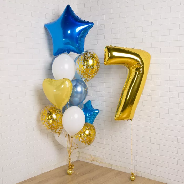 Фонтан с большой синей звездой и цифрой