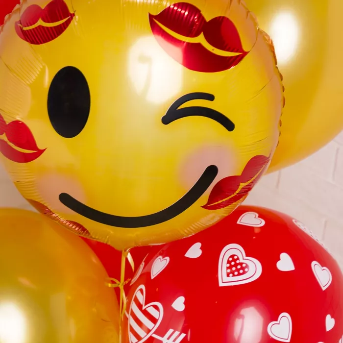 Фонтан шаров Смайл в поцелуях