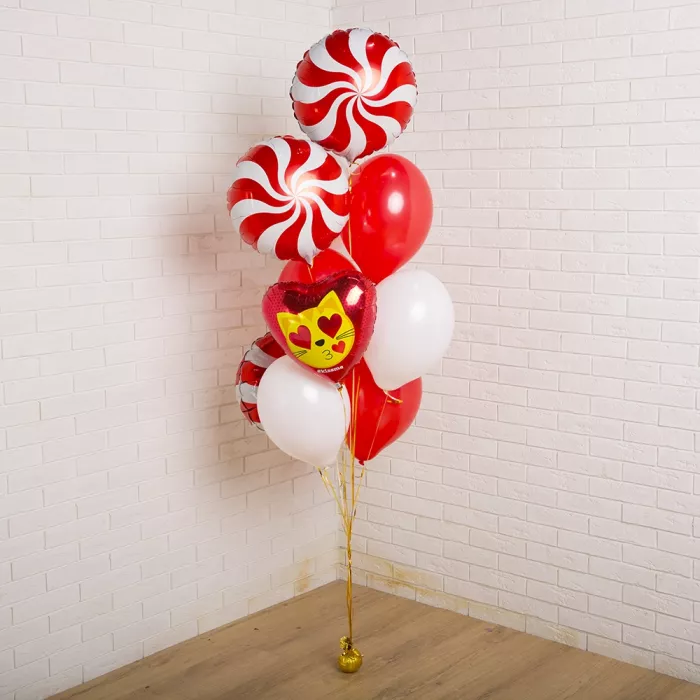 Фонтан шаров целующий котик смайл