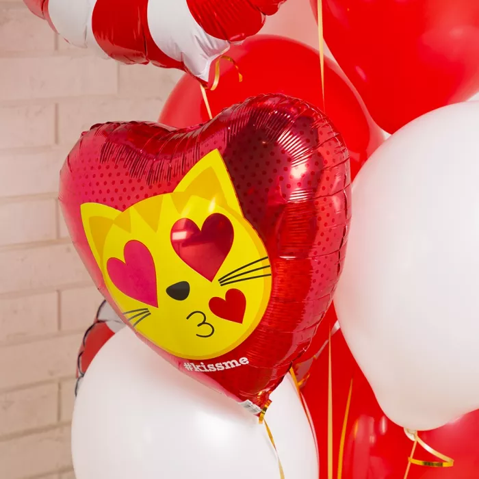 Фонтан шаров целующий котик смайл