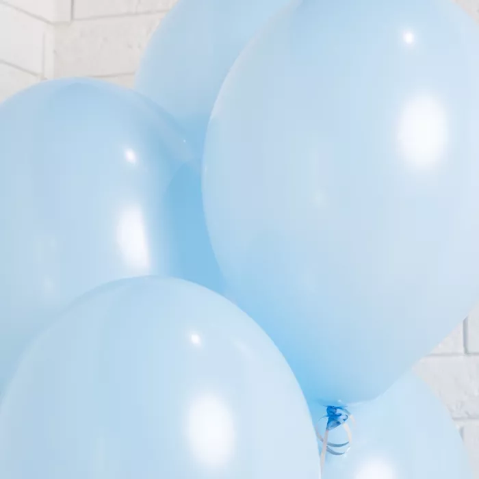Букет из латексных голубых шаров