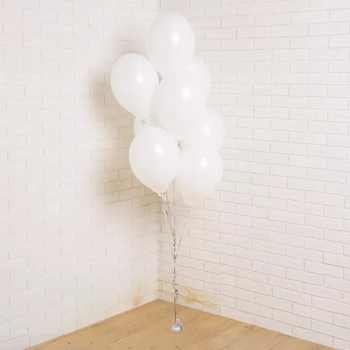 Букет из латексных белых шаров