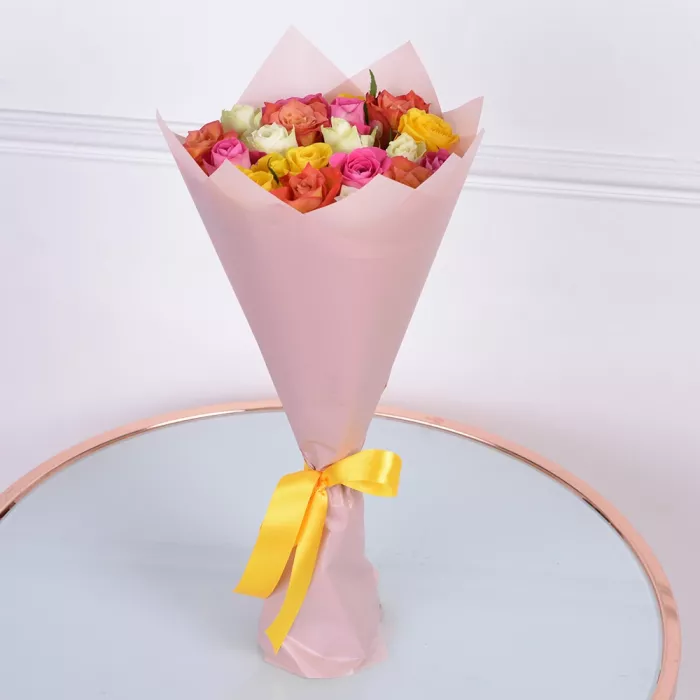 19 разноцветных роз 40 см