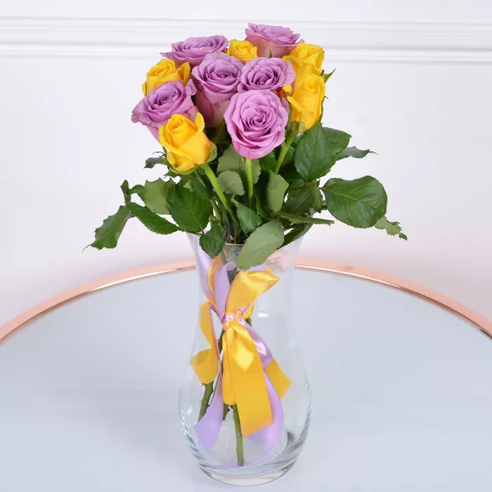 Букет из 11 сиреневых и желтых роз