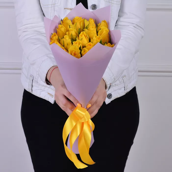 19 желтых роз