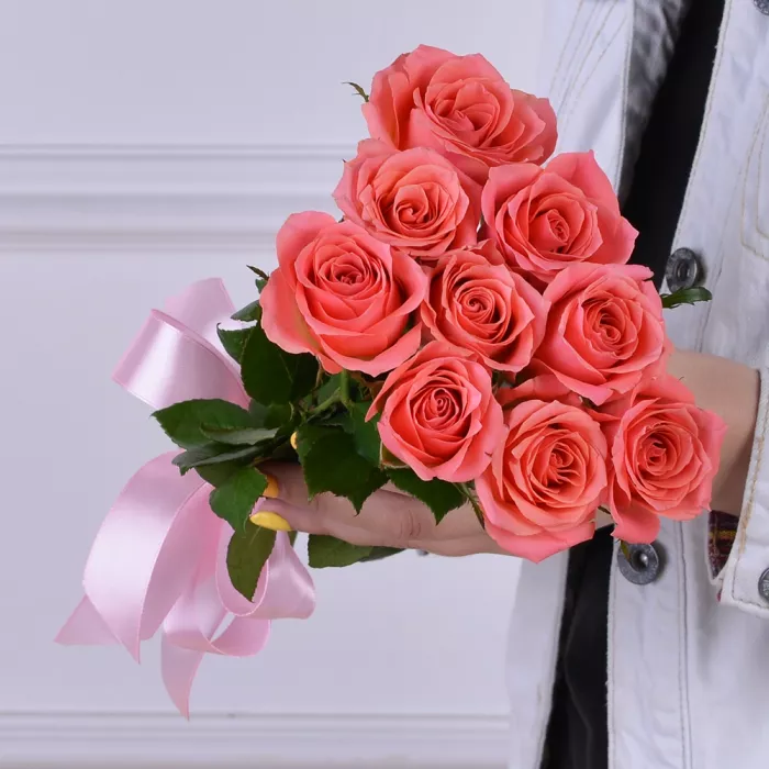 Букет из 9 коралловых роз