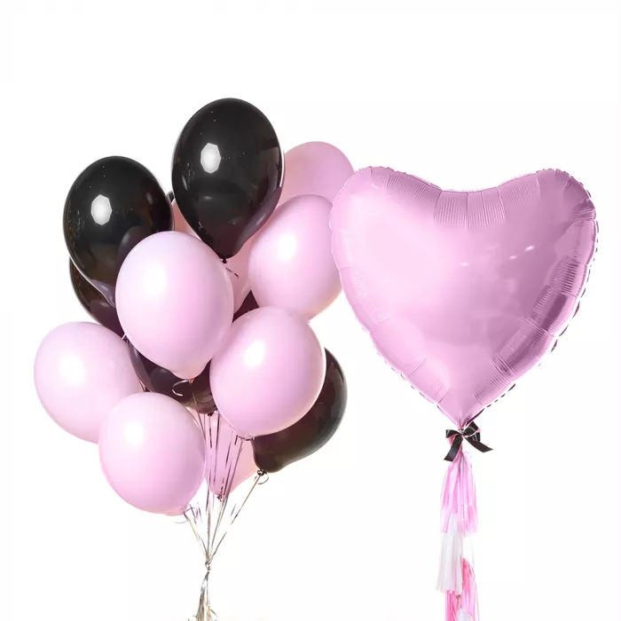 Облако с большим розовым сердцем