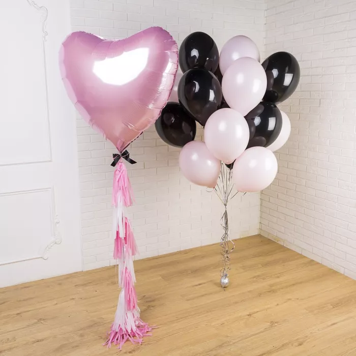 Облако с большим розовым сердцем