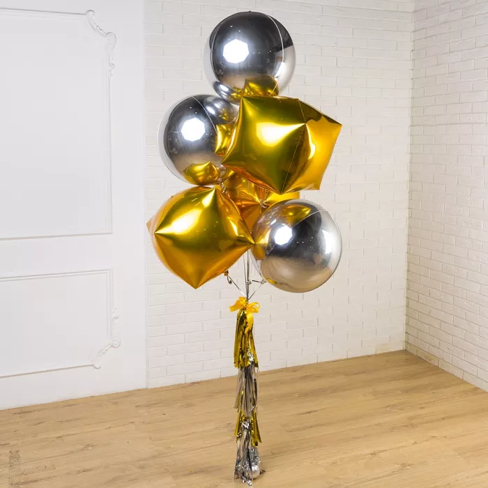 Облако из серебряных сфер и золотых кубов Облако из серебряных сфер и золотых кубов