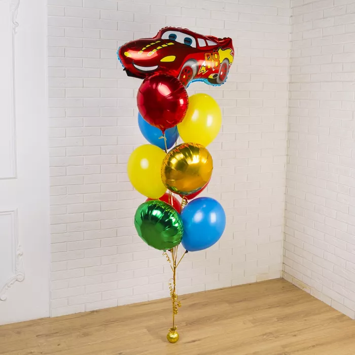 Фонтан шаров c красной машиной Молния МакКуин
