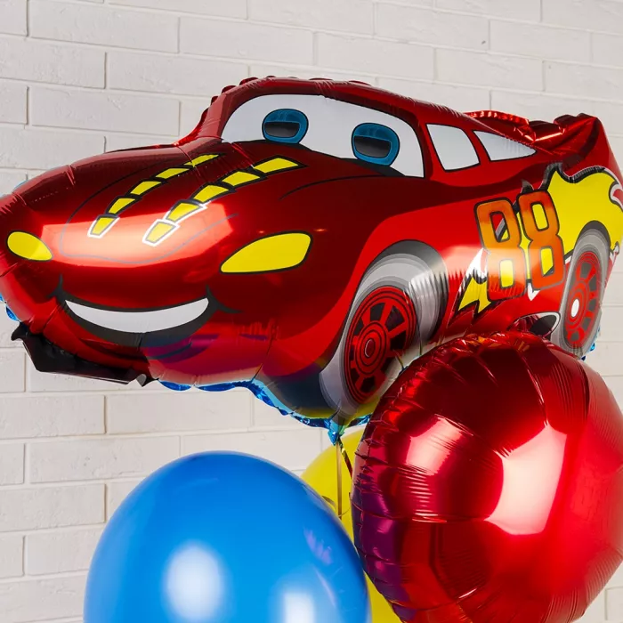 Фонтан шаров c красной машиной Молния МакКуин