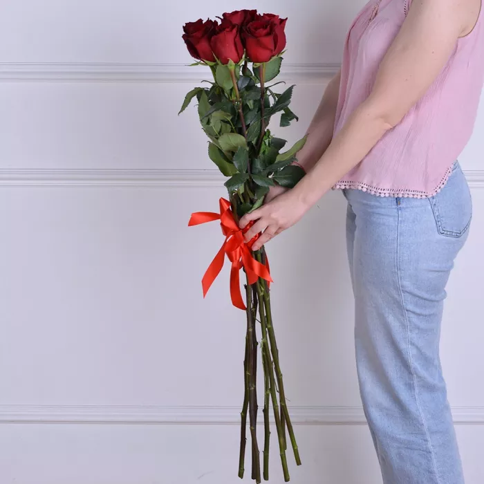 7 красных роз Эквадор 70 см