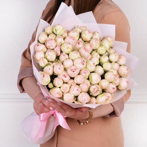 19 розовых пионовидных роз
